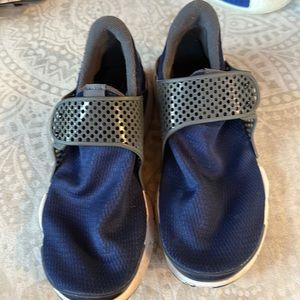 Nike sneakers Athletic 7 youth